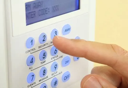 Hırsız Alarm Sistemi Nasıl Seçilir? Kablolu ve Kablosuz Karşılaştırması